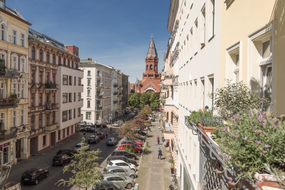 Heimstraße 17 - Ausblick von den Balkonen zum Marheinekeplatz